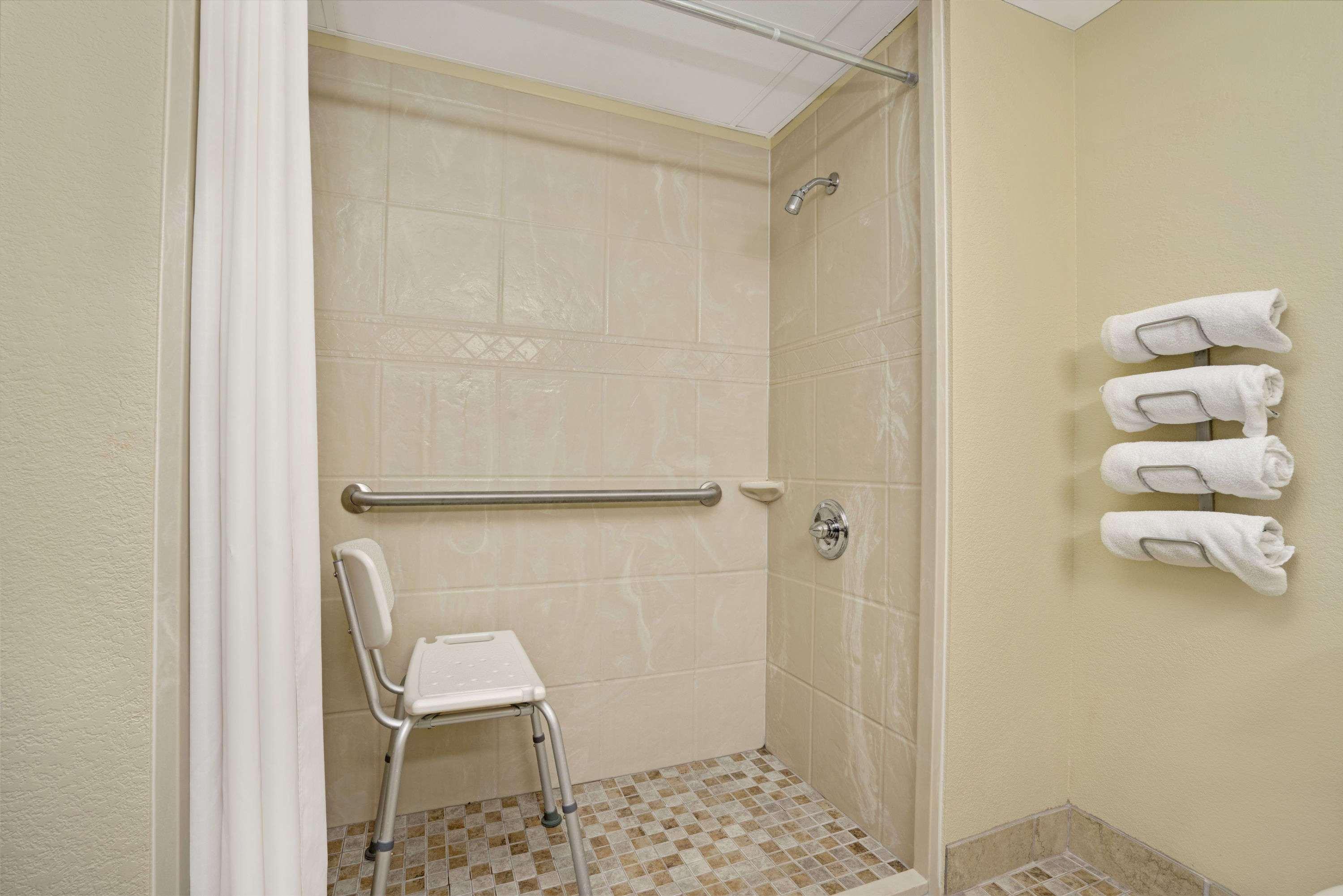 Super 8 By Wyndham Monticello Hotel Екстериор снимка