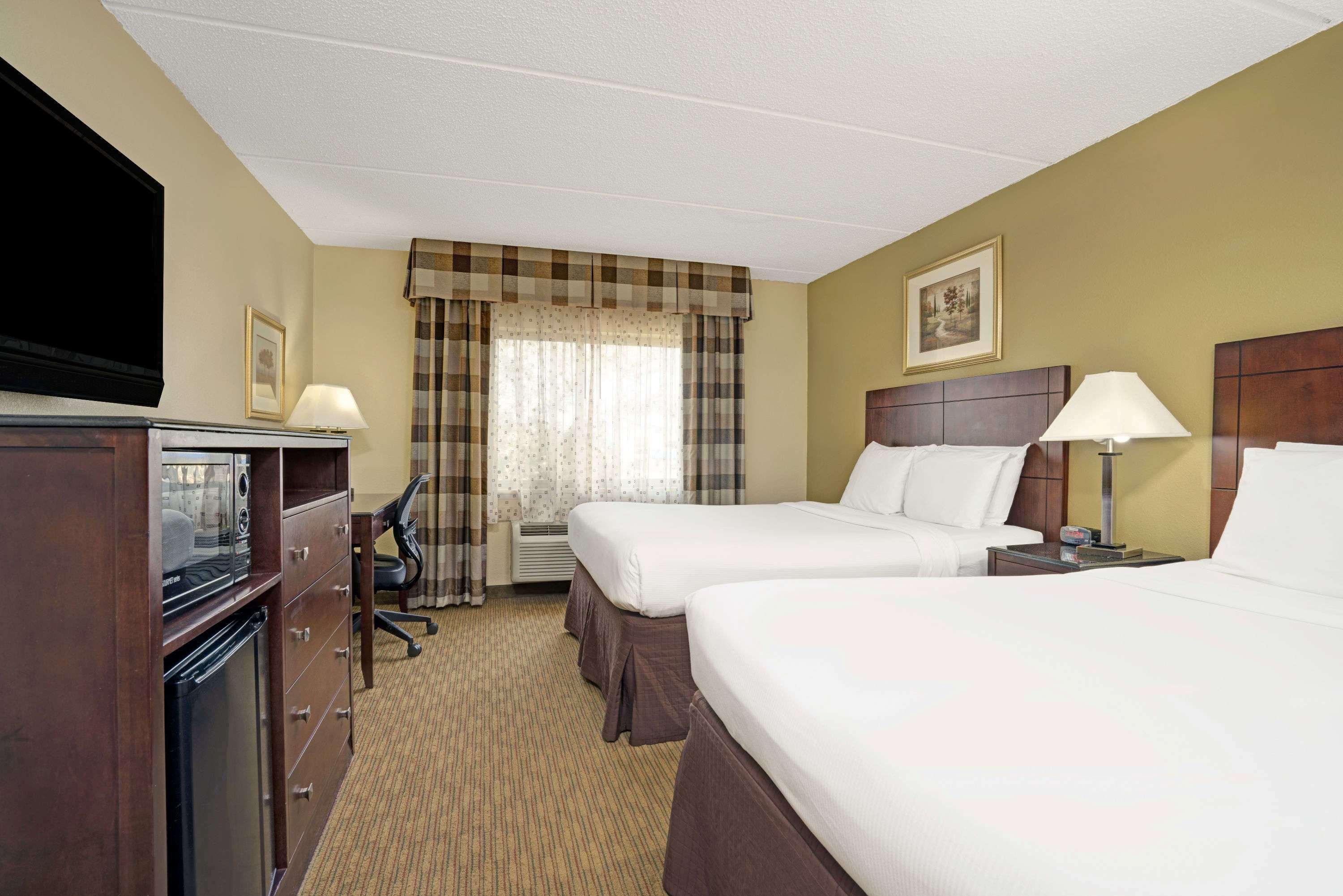 Super 8 By Wyndham Monticello Hotel Екстериор снимка