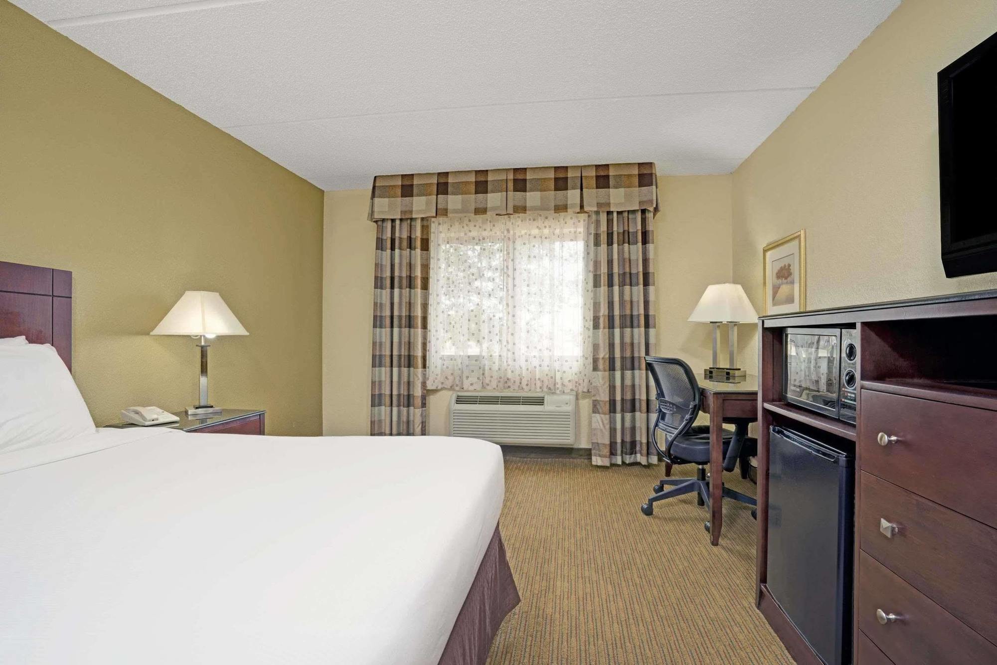 Super 8 By Wyndham Monticello Hotel Екстериор снимка